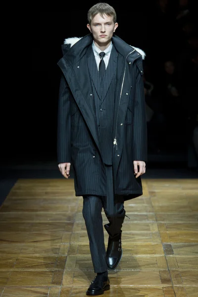 Look 12